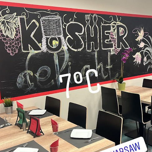 מסעדת Kosher Delight בוורשה – אוכל כשר מסורתי עם טעמים יהודיים אותנטיים