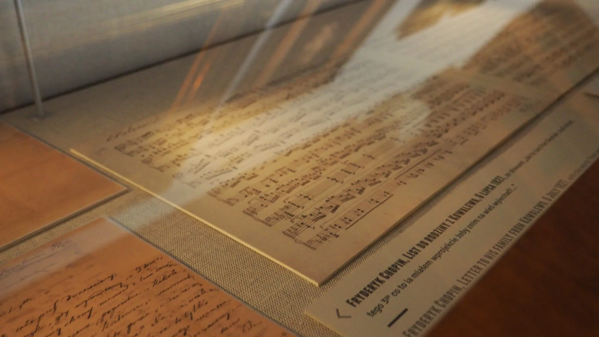 דפי תווים מקוריים של פרדריק שופן מוצגים במוזיאון בז'לזובה וולה