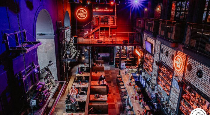 Whiskey in the Jar – חוויה אמריקאית עם המבורגרים, סטייקים ומוזיקה חיה