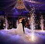 Mariage animé par un DJ Brest avec fumée et étincelles.