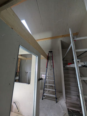 Chantier de rénovation avec échelle à Villeurbanne