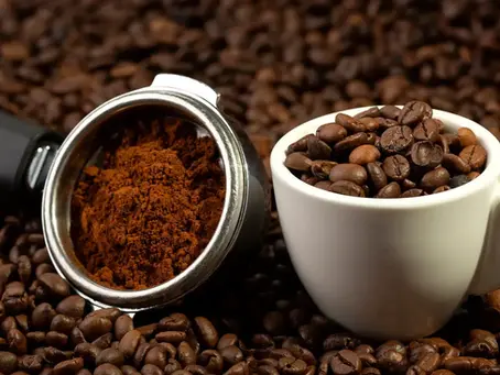 CAFEÍNA E ÁLCOOL: O IMPACTO OCULTO NA SUA DOR CRÔNICA