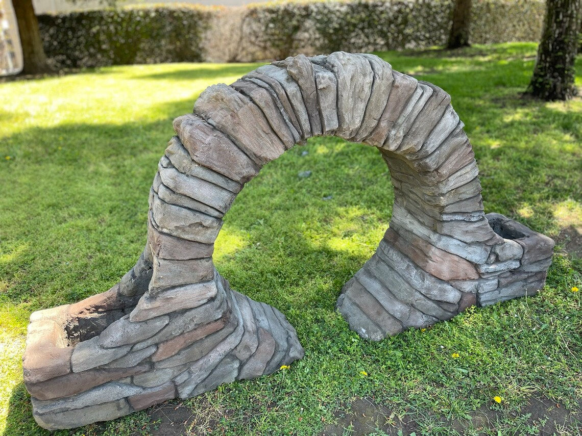 Western Moon Gate Planter