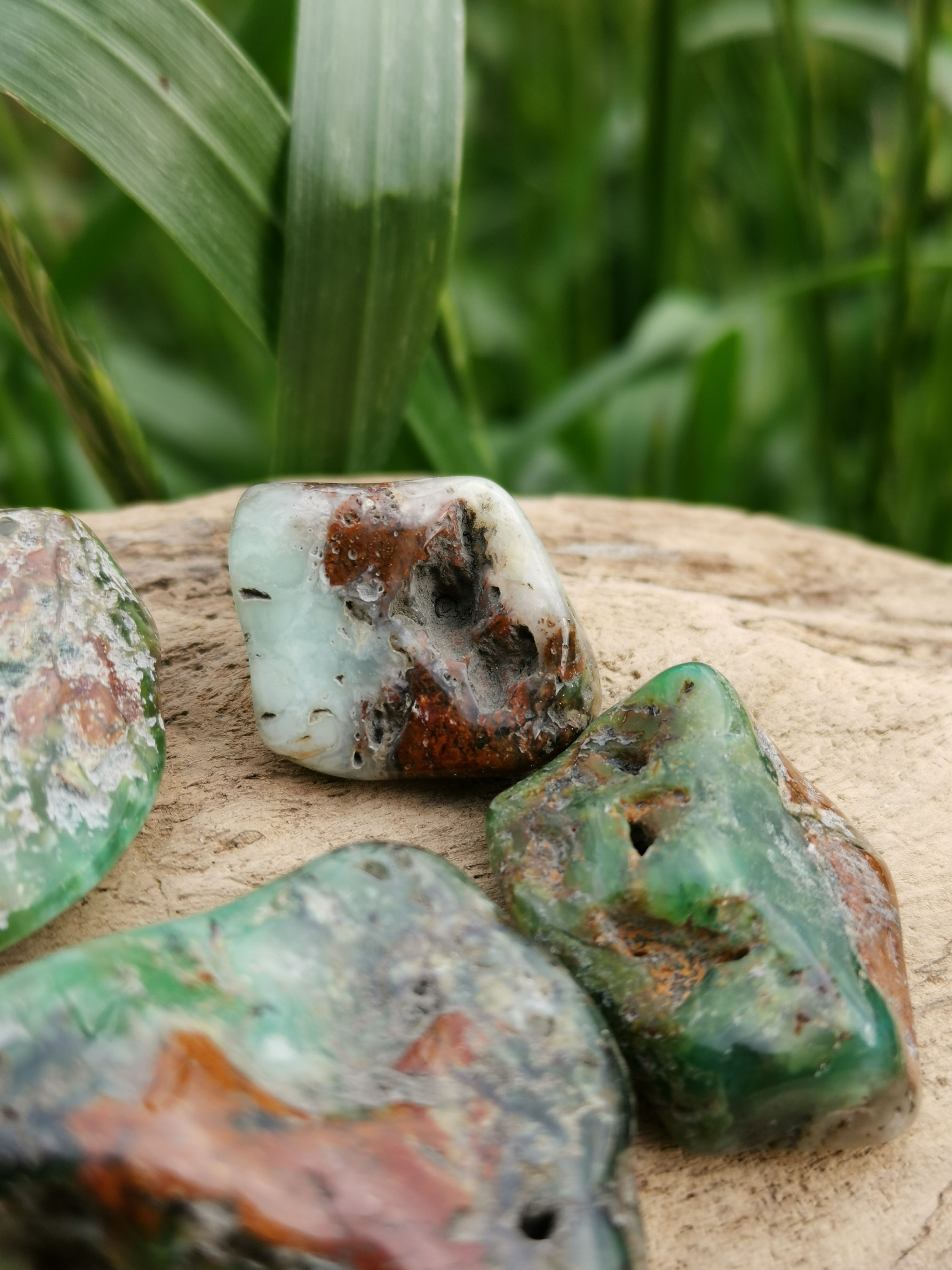 Pierre Chrysoprase ☾ Renouveau, Douceur & Alliée des femmes