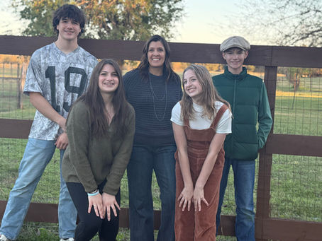 mom with her four kids