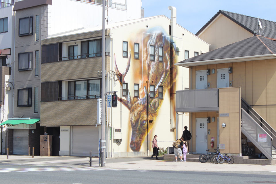 大阪の此花区で描かれたドイツ出身のアーティストJackLackによるミューラルアートの作品