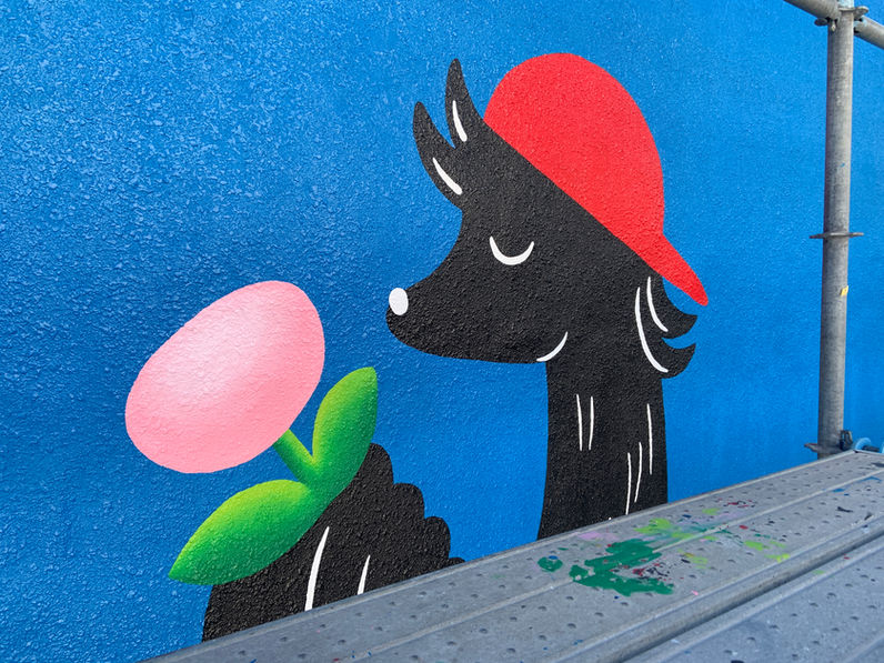 <img src="mural.jpg" alt="関西みらい銀行の壁面に描かれたミューラル">