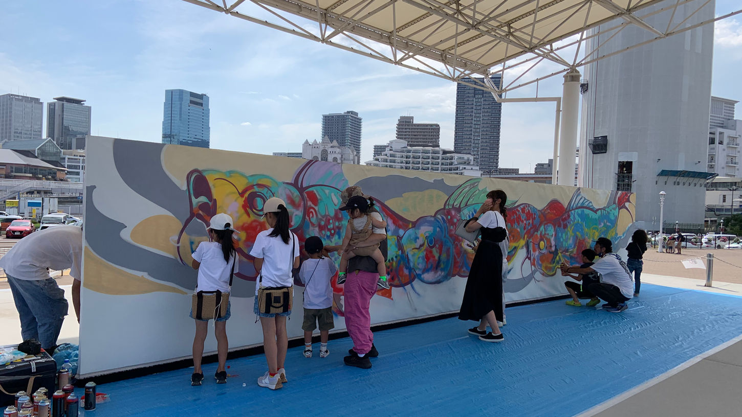 <img src="mural.jpg" alt="壁画の子ども向けワークショップ">