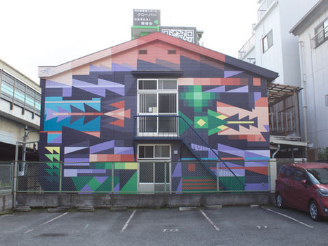 大阪の此花区で描かれたセルビア出身のアーティスト「Pedja」によるミューラルアートの作品