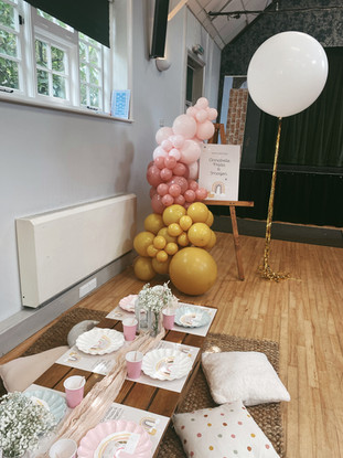 Bespoke luxe picnic with birthday board
