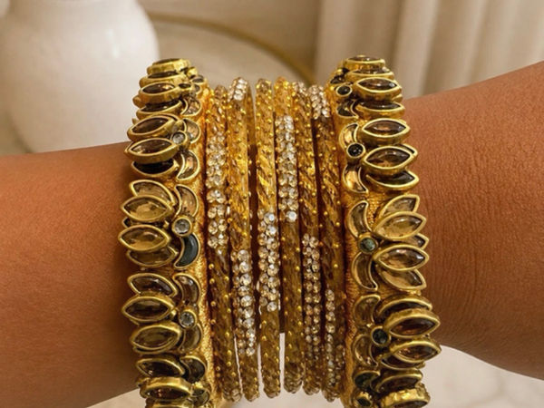 Ensemble de bracelets bangles indiens dorés