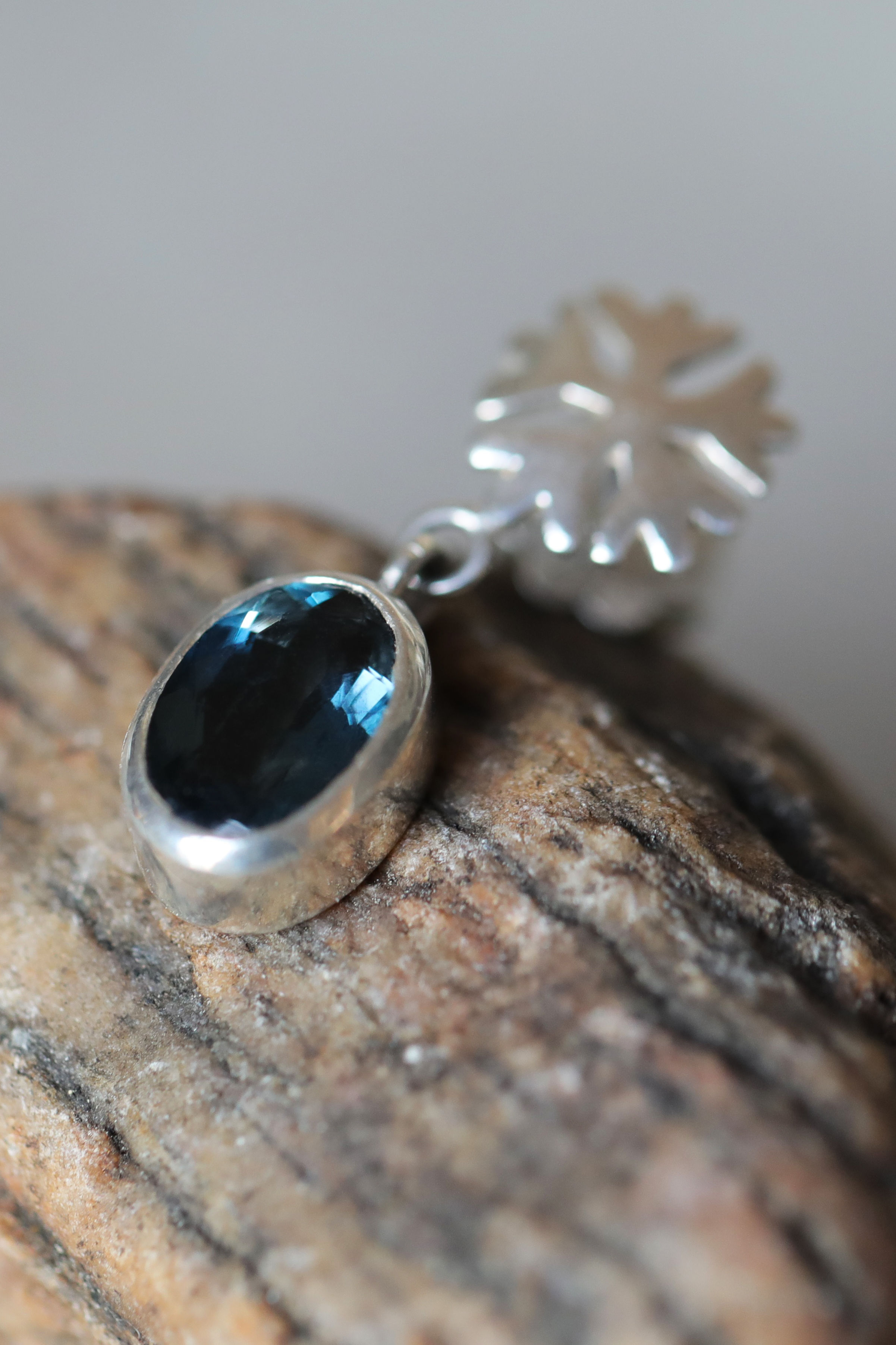 Londontopas Ohrstecker