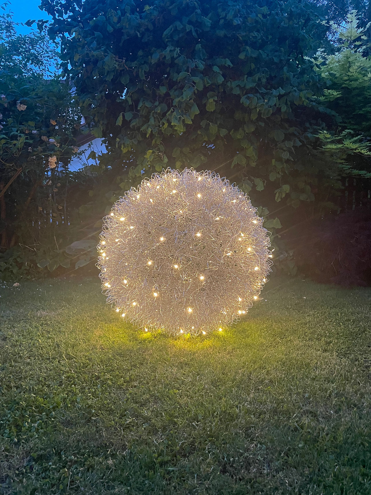 Million Dreams, beleuchtet.jpg