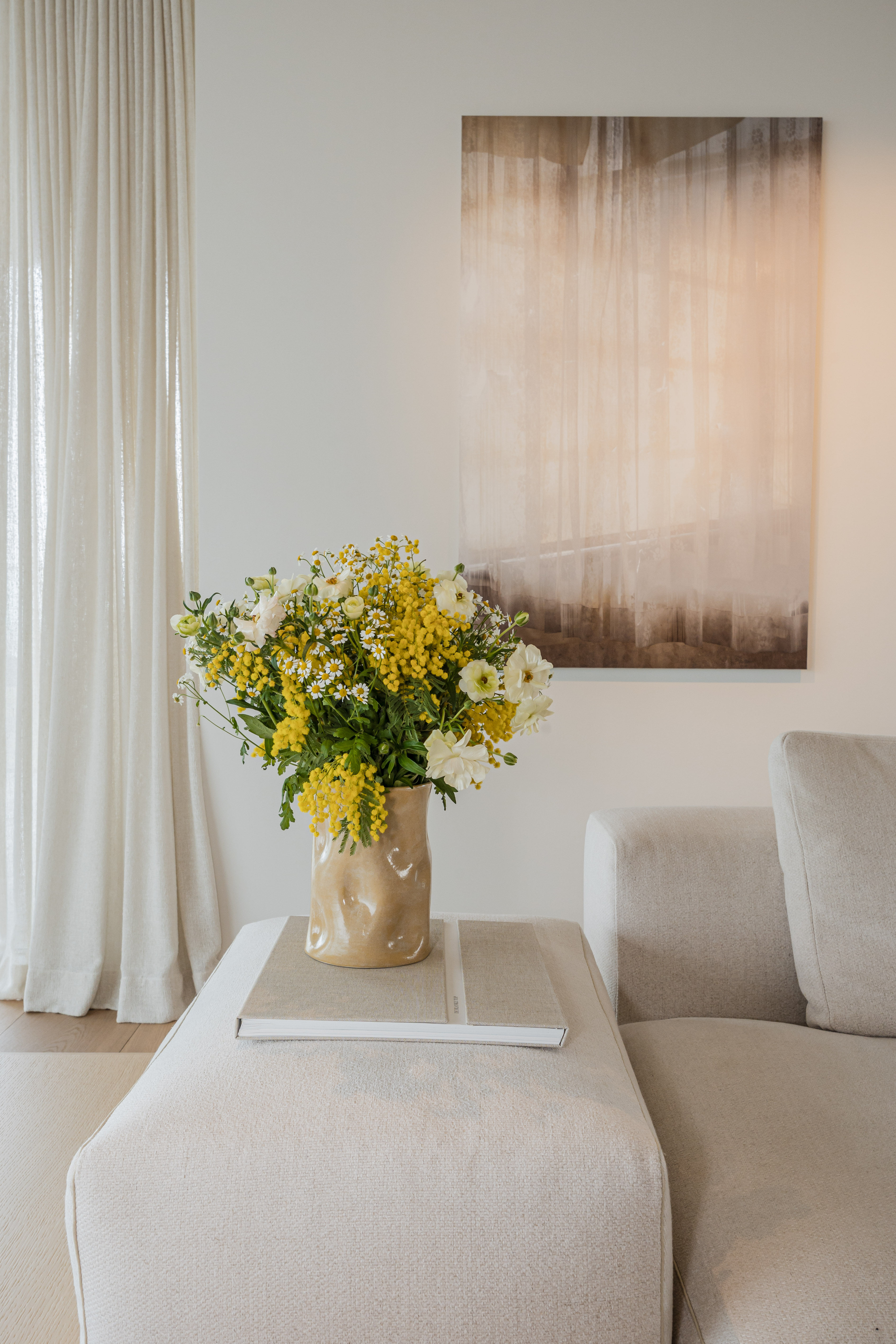 THE HUG VASE Spring-Summer