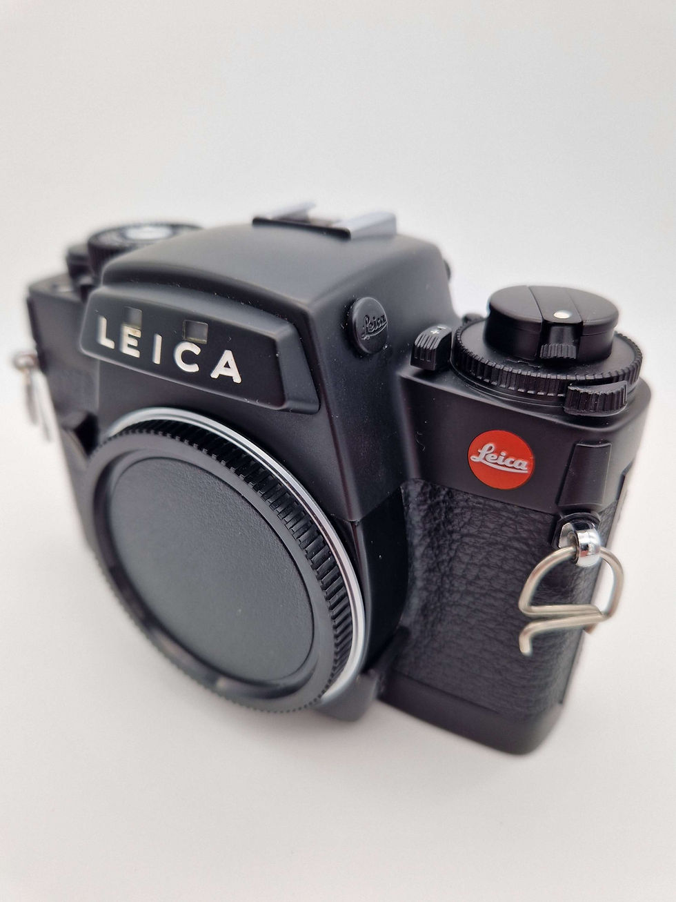 Thumbnail: Leica R7 35mm film camera.