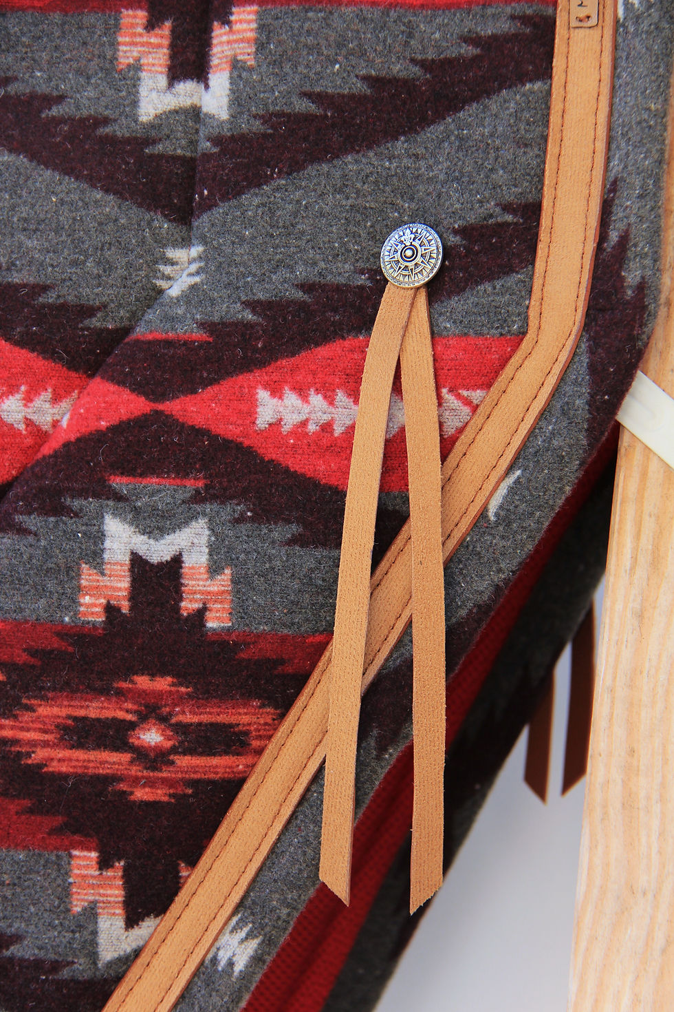 Miniaturbild: Tapis de selle - Coupé - Ranch Gris/Rouge Finition Fauve