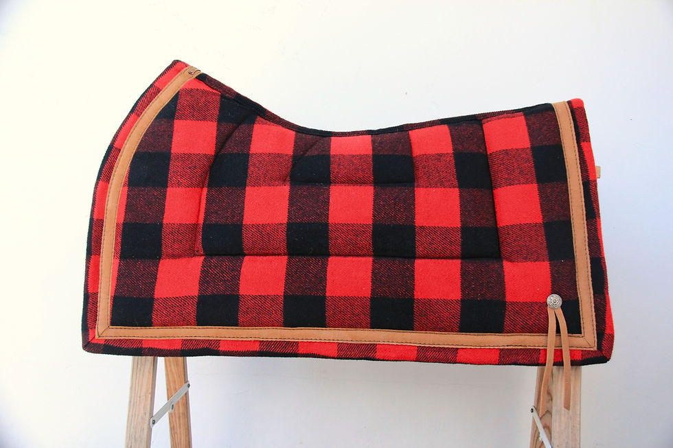 Tapis de selle Western - Carreaux Noir et Rouge finition fauve