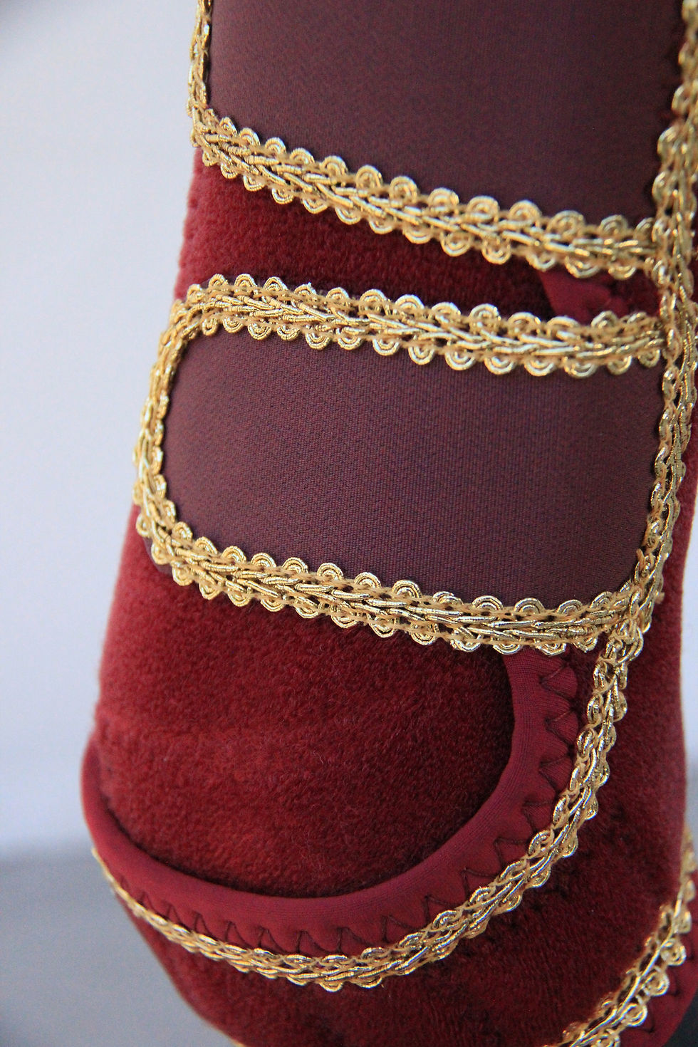 Miniature : Guêtre dressage - Bordeaux - Galon or