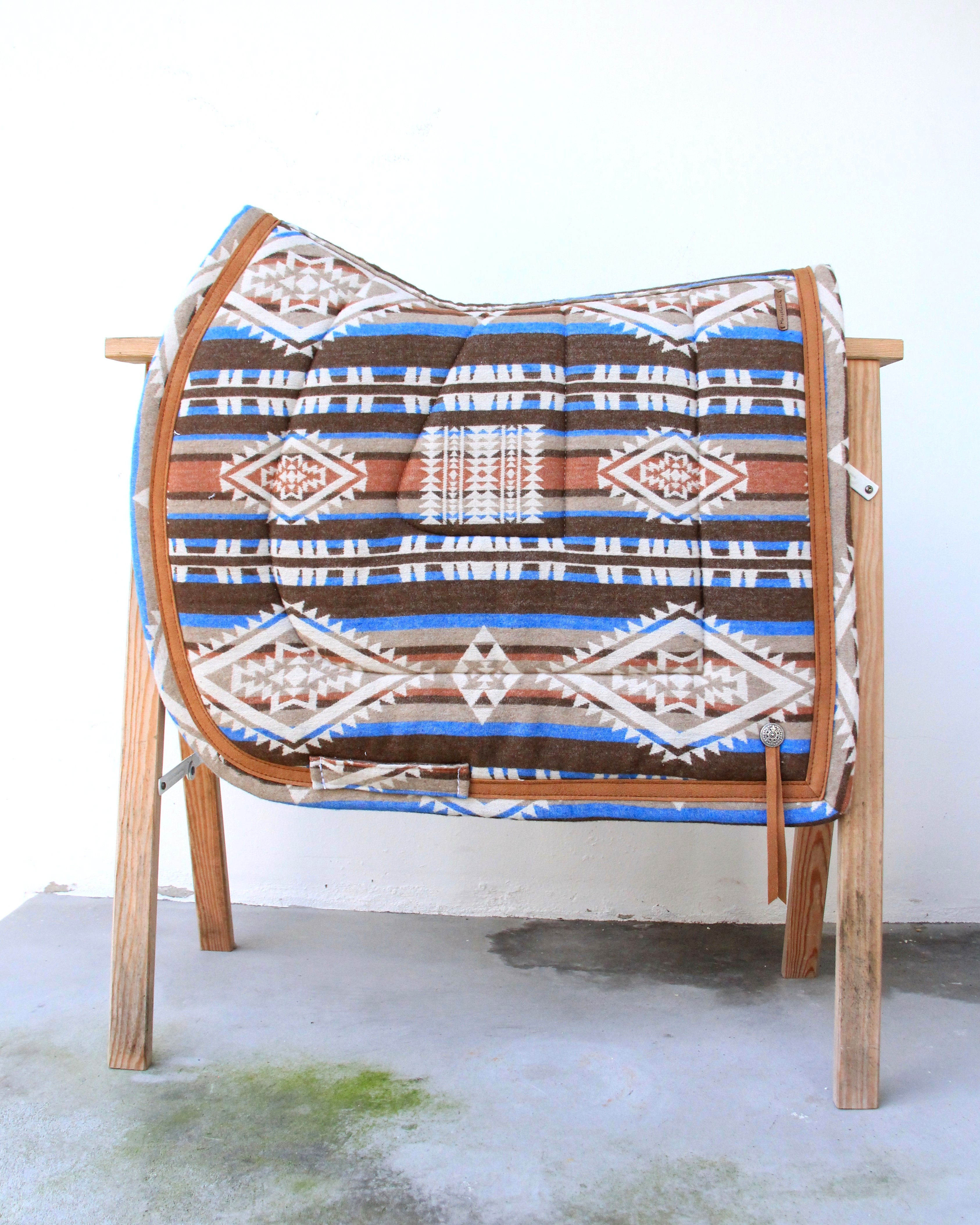 Tapis de selle - Classique angle -  Navajo Chocolat finition Camel