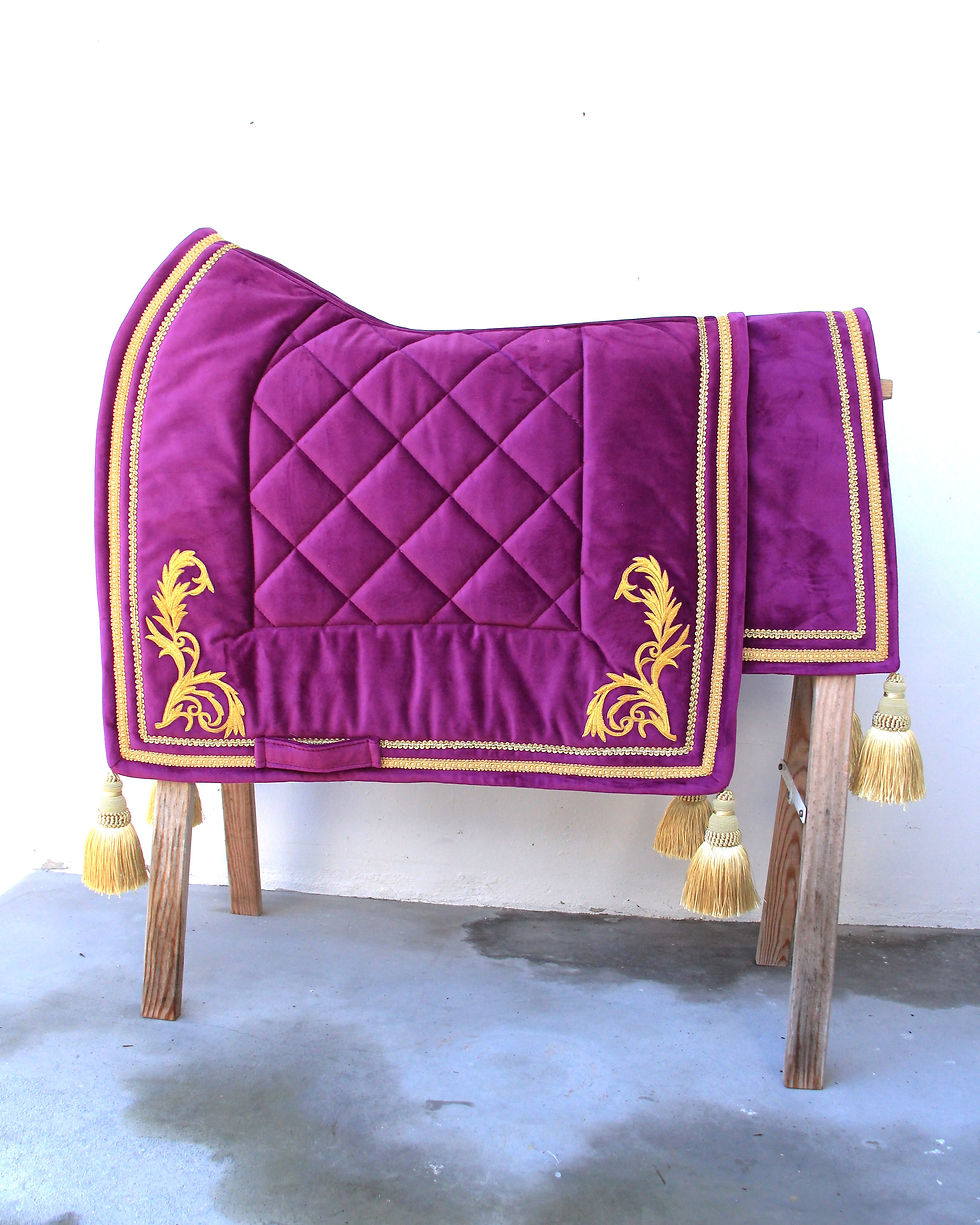 Tapis de selle - Haute école Deluxe - Velours Mauve et or