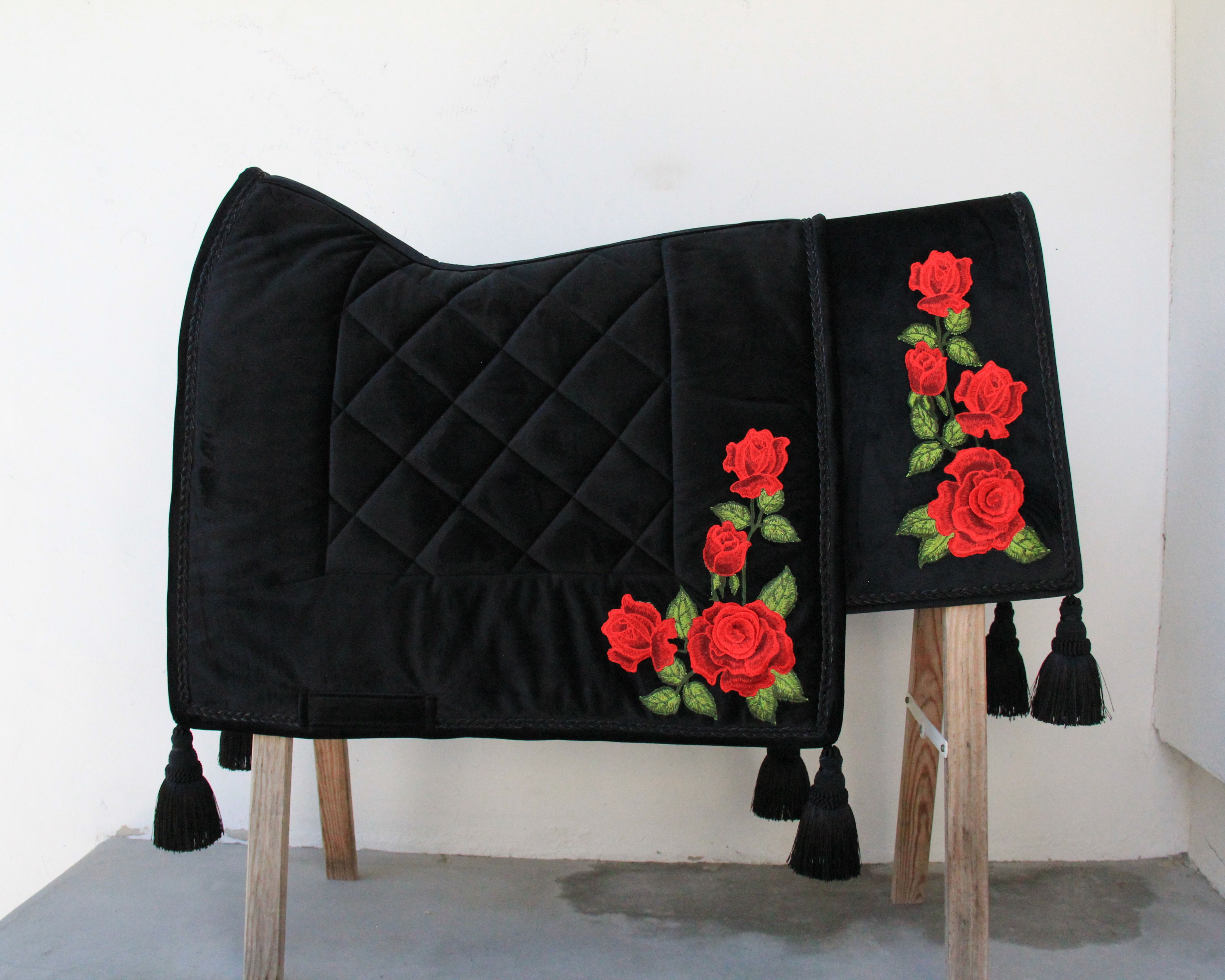 Tapis de selle - Haute école Deluxe - Roses rouges
