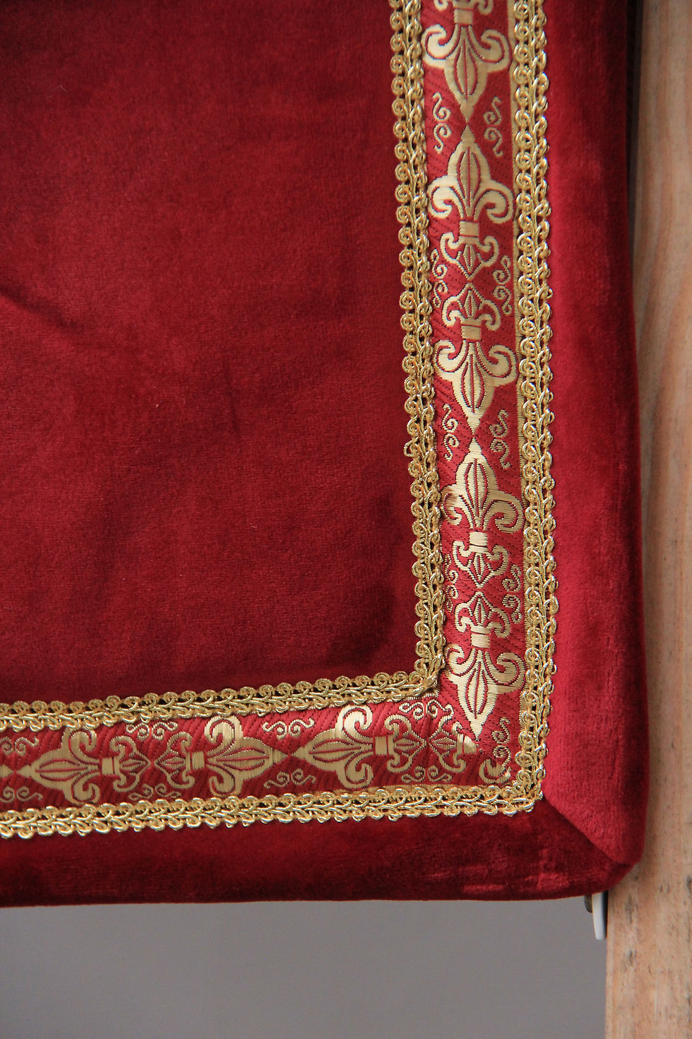 Thumbnail: Tapis de selle - Empire Fleur de lys - Velours Bordeaux