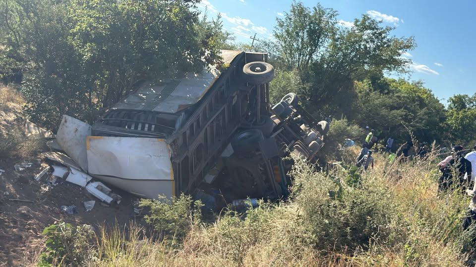 Bus crash scene along Harare Nyamapanda Highway