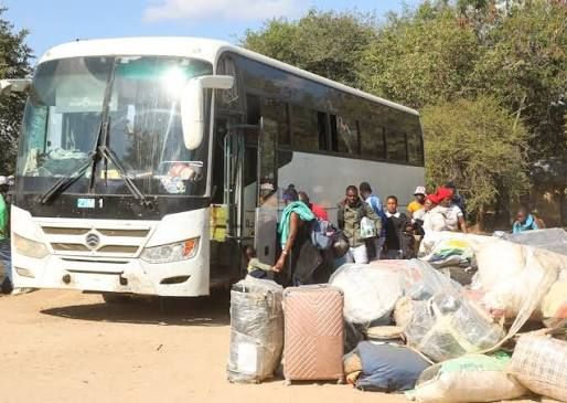 Zimbabwean returnees arriving at Beitbridge Reception Centre.