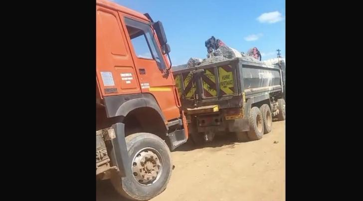 “Police seize tipper trucks carrying illegal gold ore in Bindura