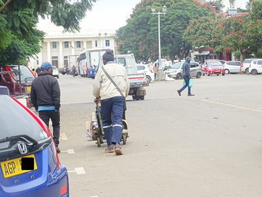 Informal Transport Operators Turn to Wheelbarrows After Bulawayo CBD Pushcart Ban