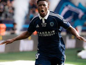 Marshall Munetsi celebrating goal Paris FC