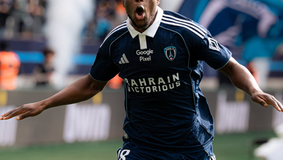 Marshall Munetsi celebrating goal Paris FC