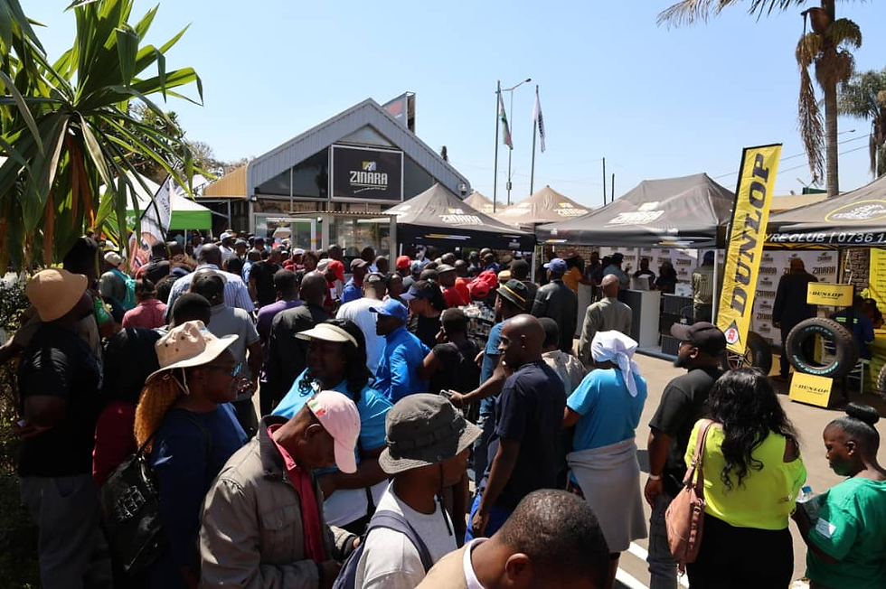“Motorists queuing at ZINARA office to pay licence fees”