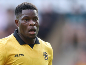 Marshall Munetsi in action for Wolves, showcasing the form that has fans demanding his Warriors return.