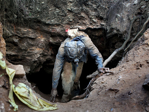Artisanal miners working at Ball Mine Mutawatawa