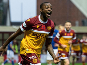 Tawanda Maswanhise celebrating goal Motherwell