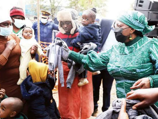 First Lady Auxillia Mnangagwa hands over food hampers in Beitbridge.