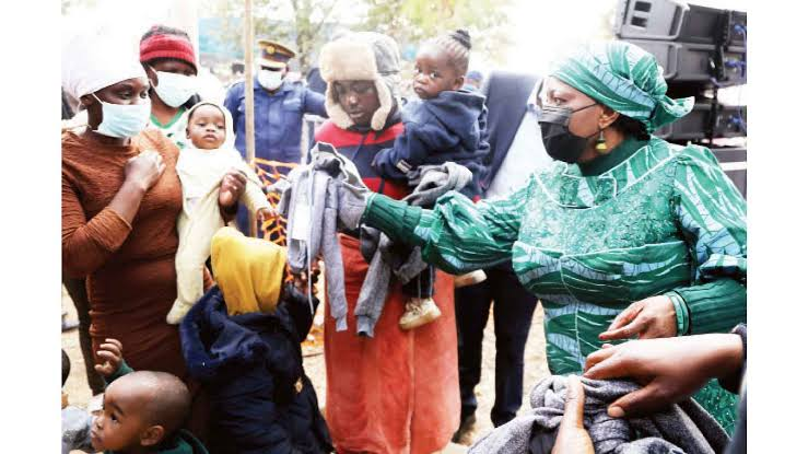 First Lady Auxillia Mnangagwa hands over food hampers in Beitbridge.
