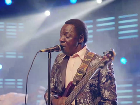 Alick Macheso performing with Orchestra Mberikwazvo.