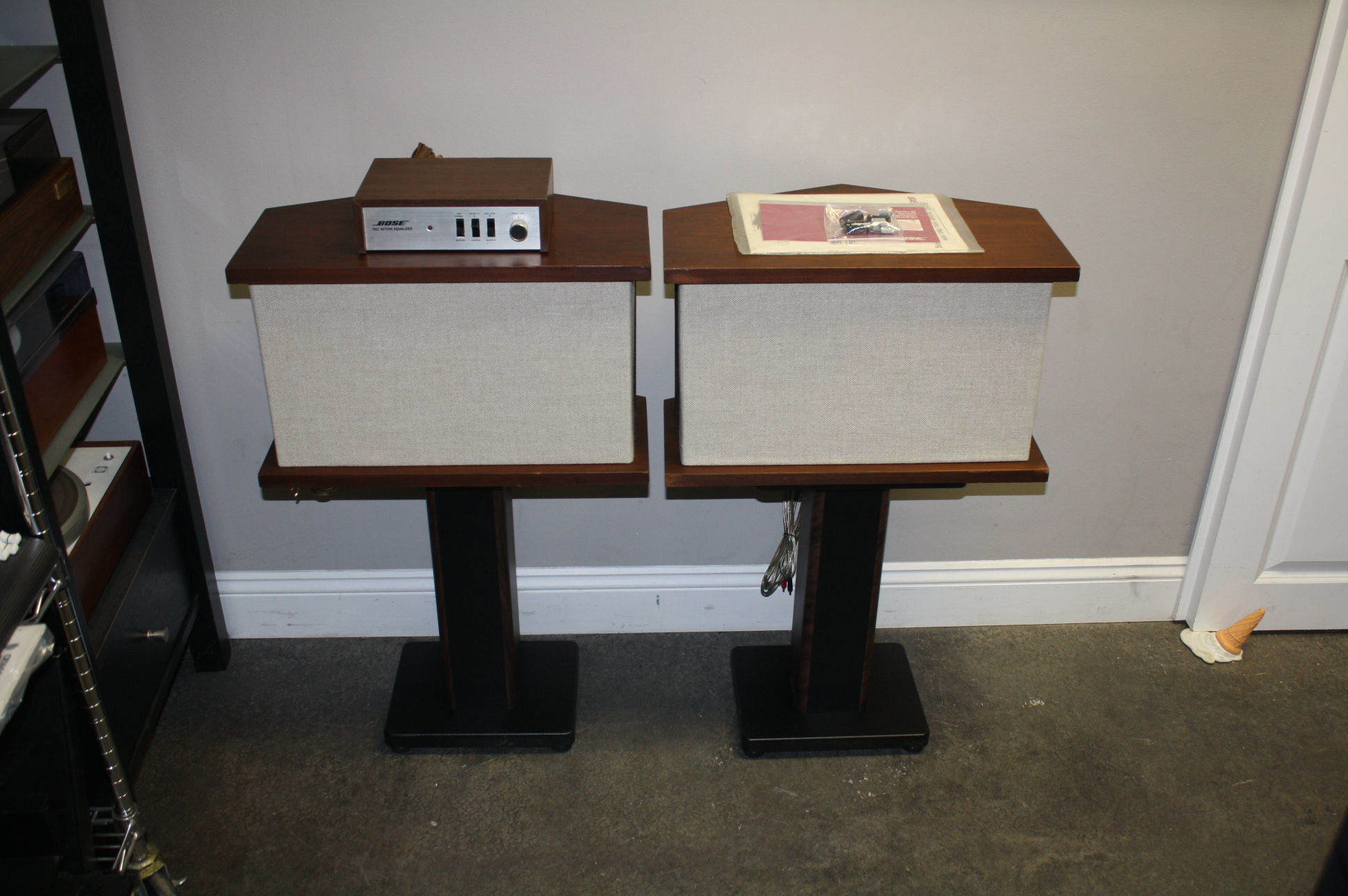Bose 901 Speakers with Stands and Equalizer - DALAUDIO serviced