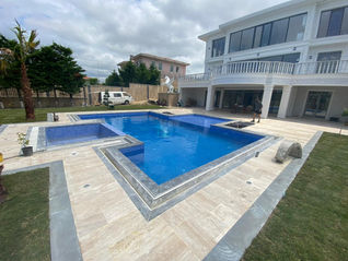 Comparison of fiberglass pool and concrete pool construction