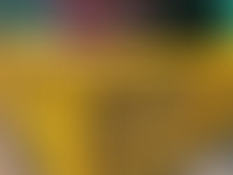 Kompozit üretim tesisinde sarı fiber profil yığınları; üstte Doğru Kapasite Planlaması, Zamanında teslimat, Sürdürülebilir üretim.