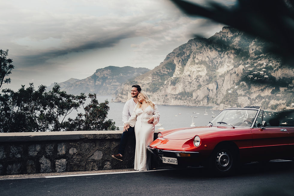 A.C.Fotografia-sunrise-elopement-in-Positano-with-alfa-romeo-vintage