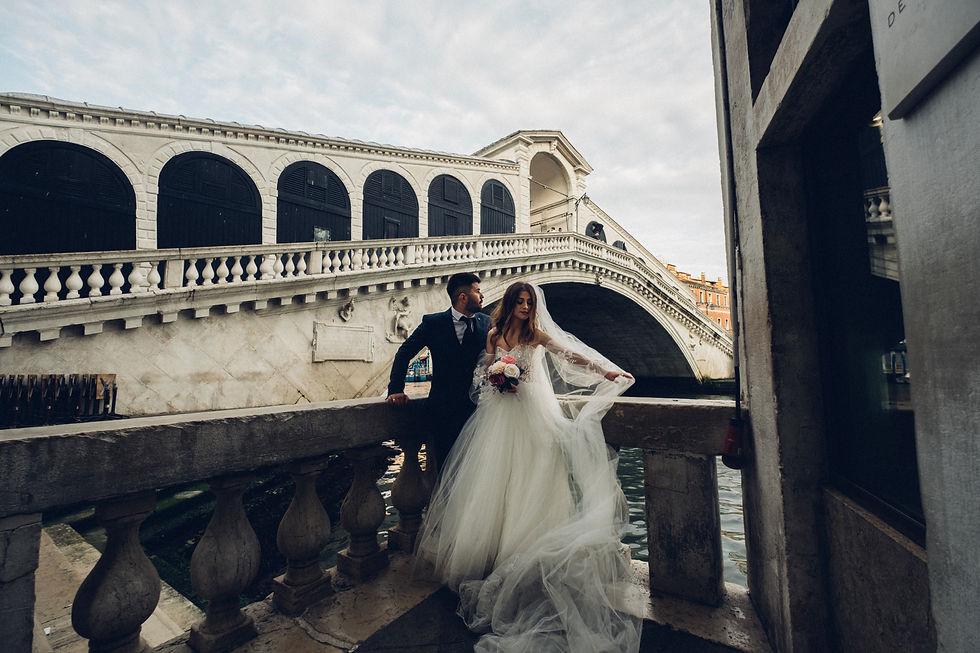 A.C.Fotografia-sunrise-elopement-in-venice-rialto-bridge