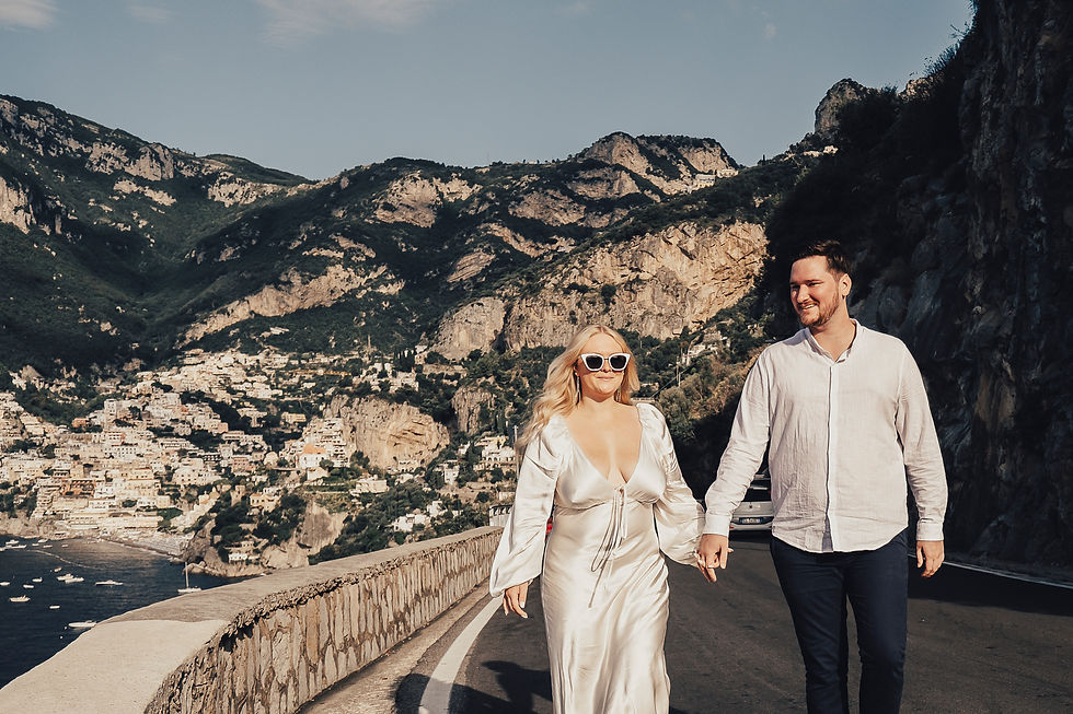 A.C.Fotografia-sunrise-elopement-in-Positano-with-alfa-romeo-vintage