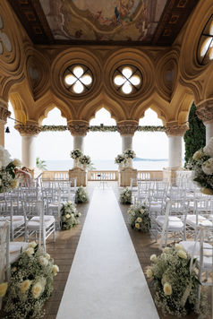 Wedding details and floral arrangements at Lake Garda, Isola del Garda Italian wedding photographer