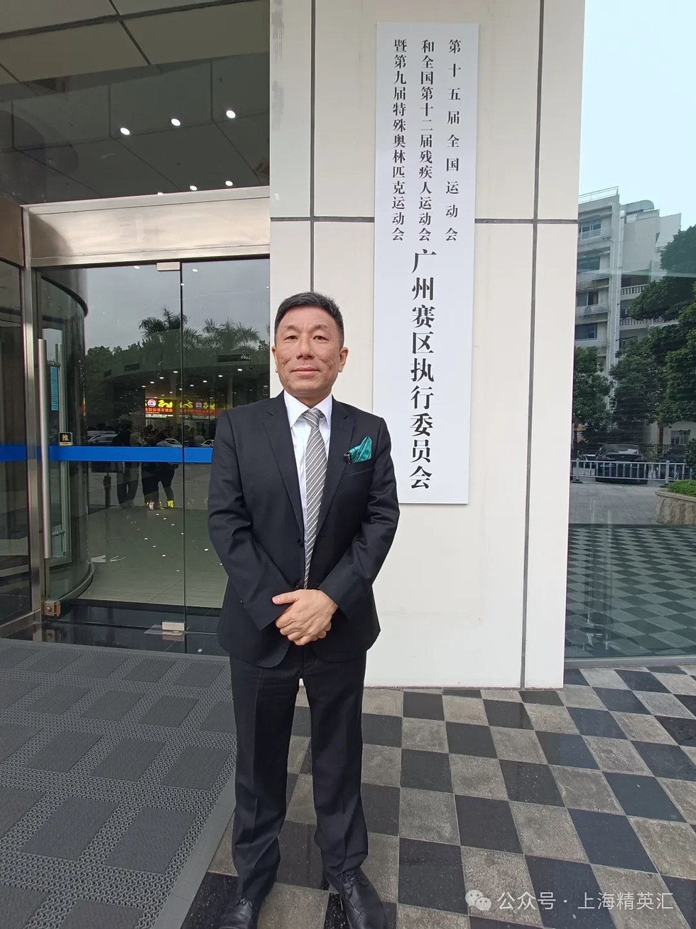 大樓前留影