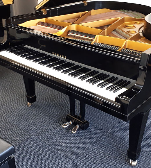 ヤマハ　G2 グランドピアノ 黒色 椅子付き ヤマハG2 グランドピアノ 黒色 椅子付き