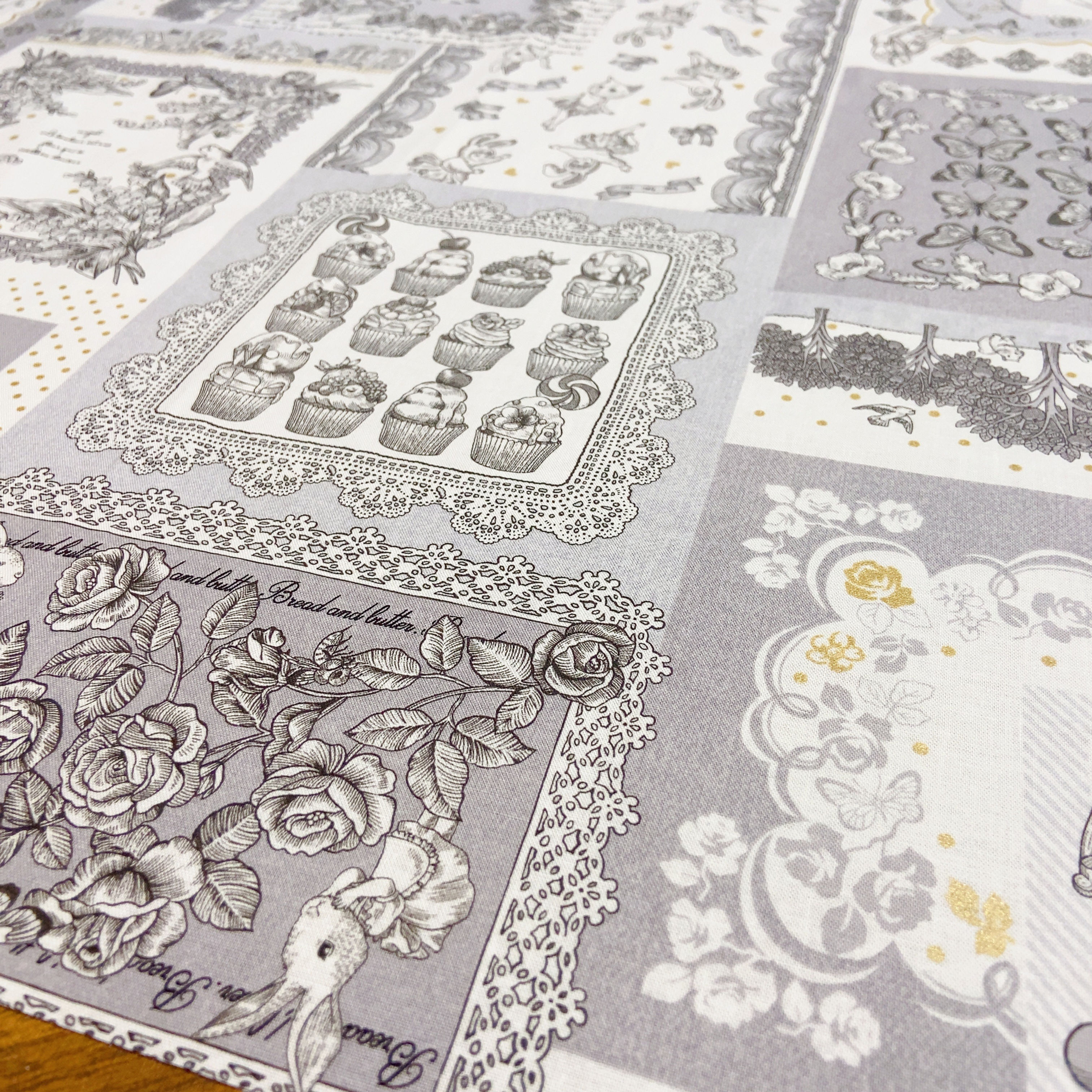 【ToiToiToi】Monochromeモノクローム配色（白地にプリント）