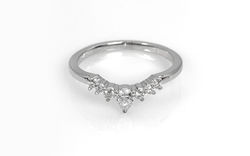 14KW Curved Diamond Band